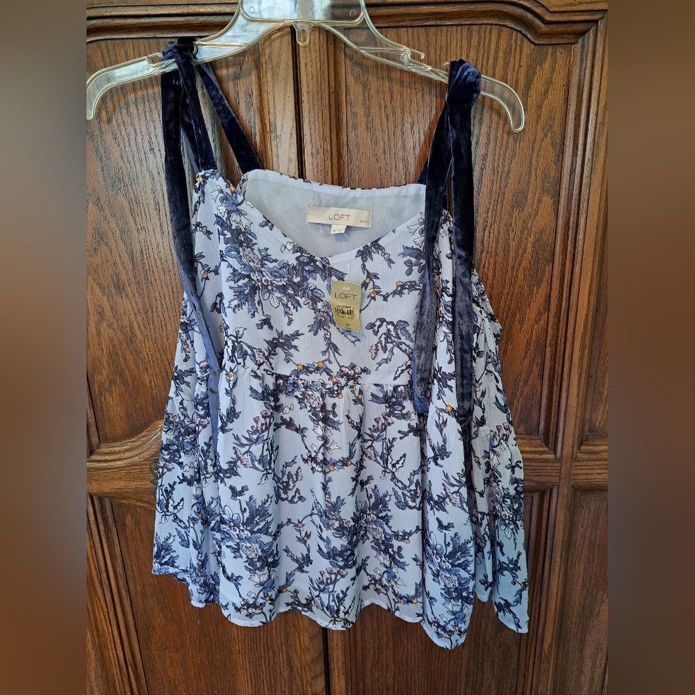 LOFT Women's Blue Floral Top
